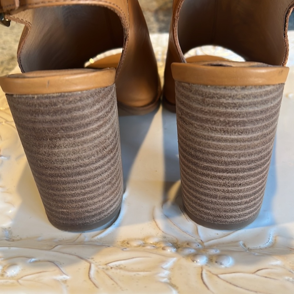 Madewell leather so 9.5 heels excellent condition. - Picture 10 of 12